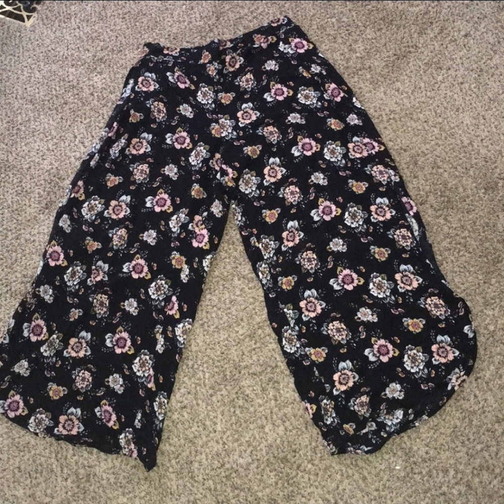 NWOT BLACK SLIT WIDE LEG PANTS